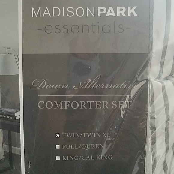 Madison park essentials comforter set twin/twinXL - Picture 2 of 2